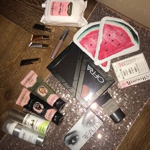 Random gifts 🎁 with purchase i will be including